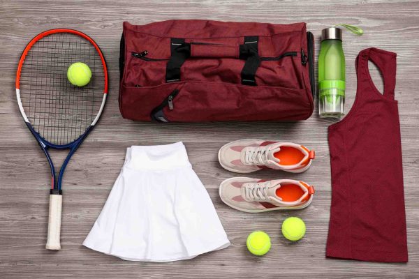 những mẫu đơn giản và dễ phối hợp tennis